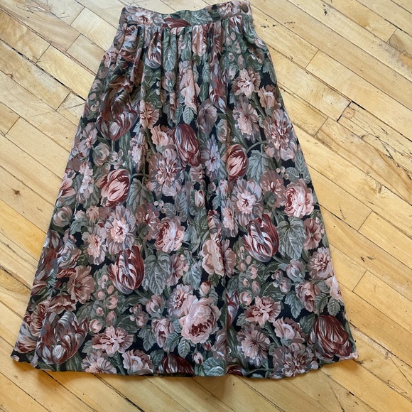Dresses & Skirts - Vintage Floral A-Line Maxi Skirt in Green and Rose